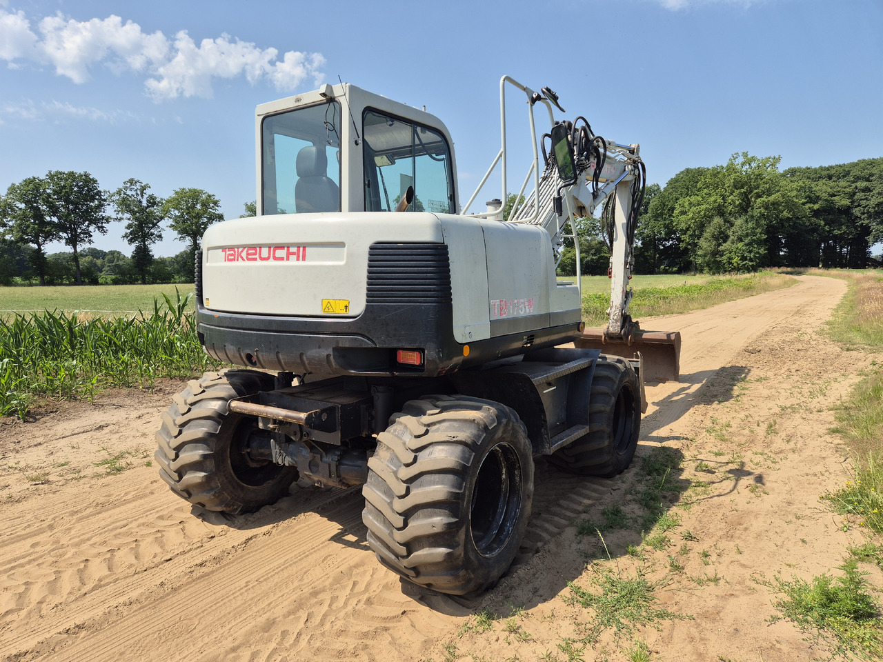 Tackeuchi TB 175 W - حفارة على عجلات: صور 4 Tackeuchi TB 175 W - حفارة على عجلات: صور 4
