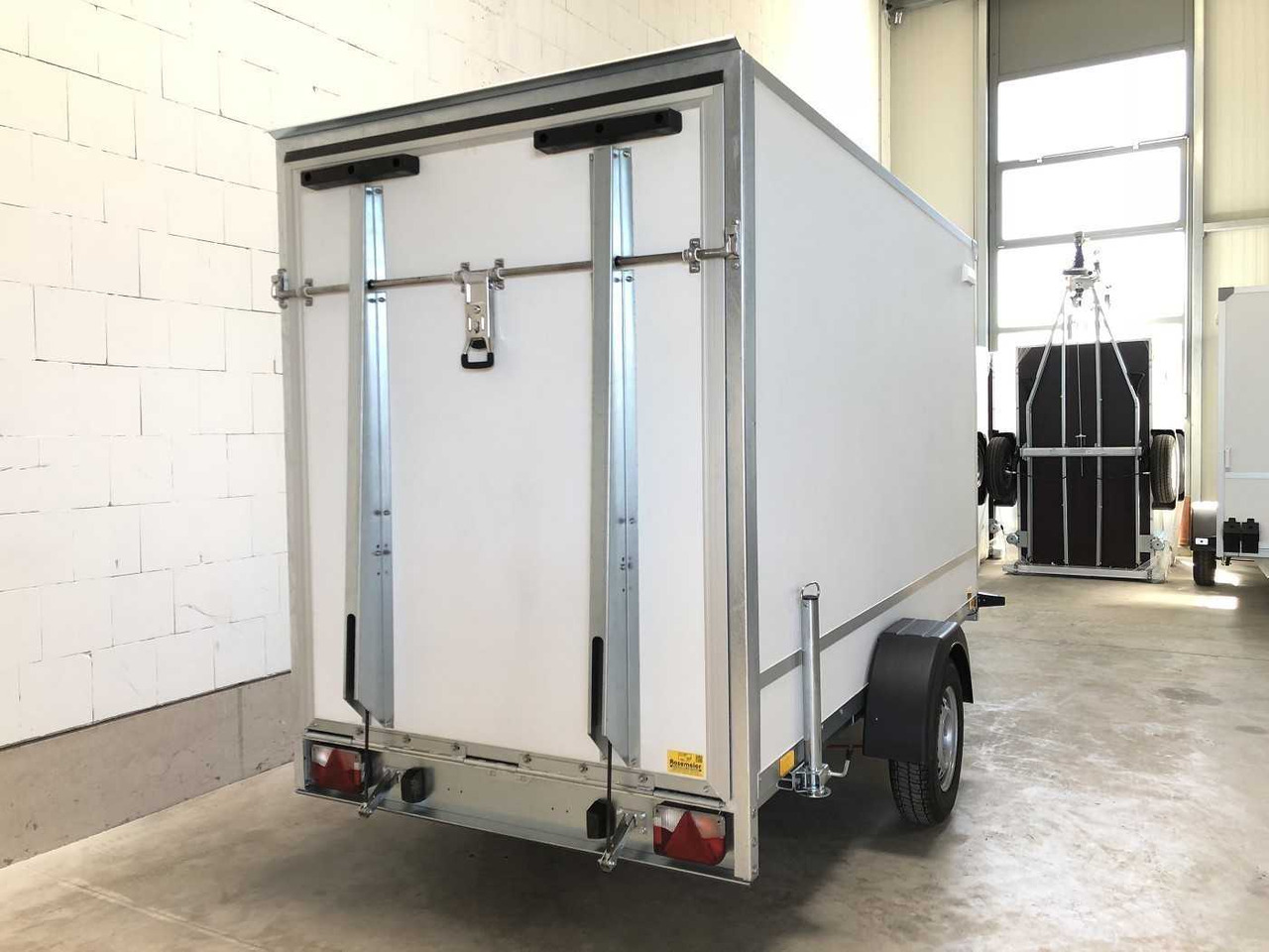 BLYSS F1330HD Rampe Kofferanhänger - بصندوق مغلق مقطورة: صور 5 BLYSS F1330HD Rampe Kofferanhänger - بصندوق مغلق مقطورة: صور 5