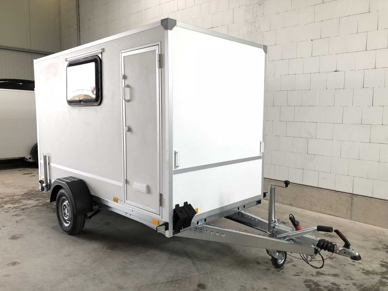 BLYSS F1330HD Rampe Tür 2 Fenster Kofferanhänger - بصندوق مغلق مقطورة: صور 4 BLYSS F1330HD Rampe Tür 2 Fenster Kofferanhänger - بصندوق مغلق مقطورة: صور 4