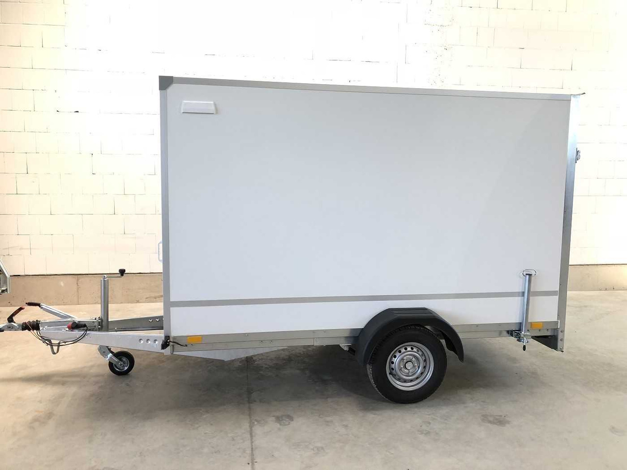 BLYSS F1330HD Rampe Tür Kofferanhänger - بصندوق مغلق مقطورة: صور 2 BLYSS F1330HD Rampe Tür Kofferanhänger - بصندوق مغلق مقطورة: صور 2