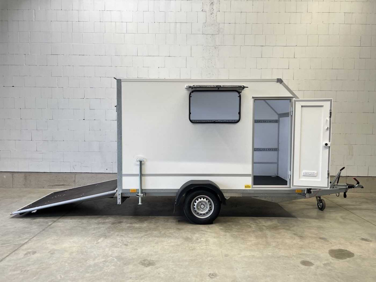 BLYSS F1330HD Seitentür,Fenster,Aero Kofferanhänger - بصندوق مغلق مقطورة: صور 1 BLYSS F1330HD Seitentür,Fenster,Aero Kofferanhänger - بصندوق مغلق مقطورة: صور 1