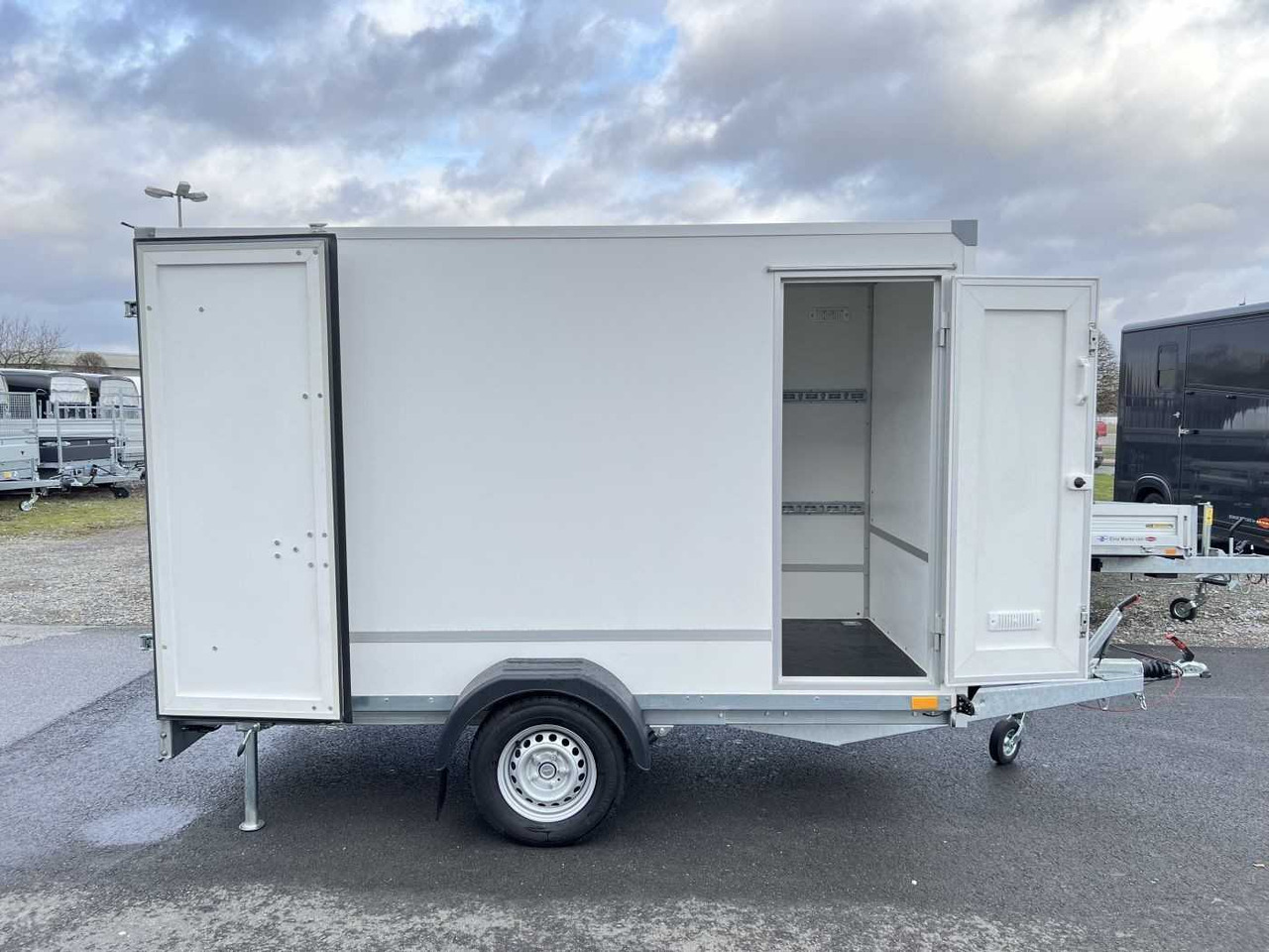 BLYSS F1330HD Seitentür Kofferanhänger - بصندوق مغلق مقطورة: صور 1 BLYSS F1330HD Seitentür Kofferanhänger - بصندوق مغلق مقطورة: صور 1
