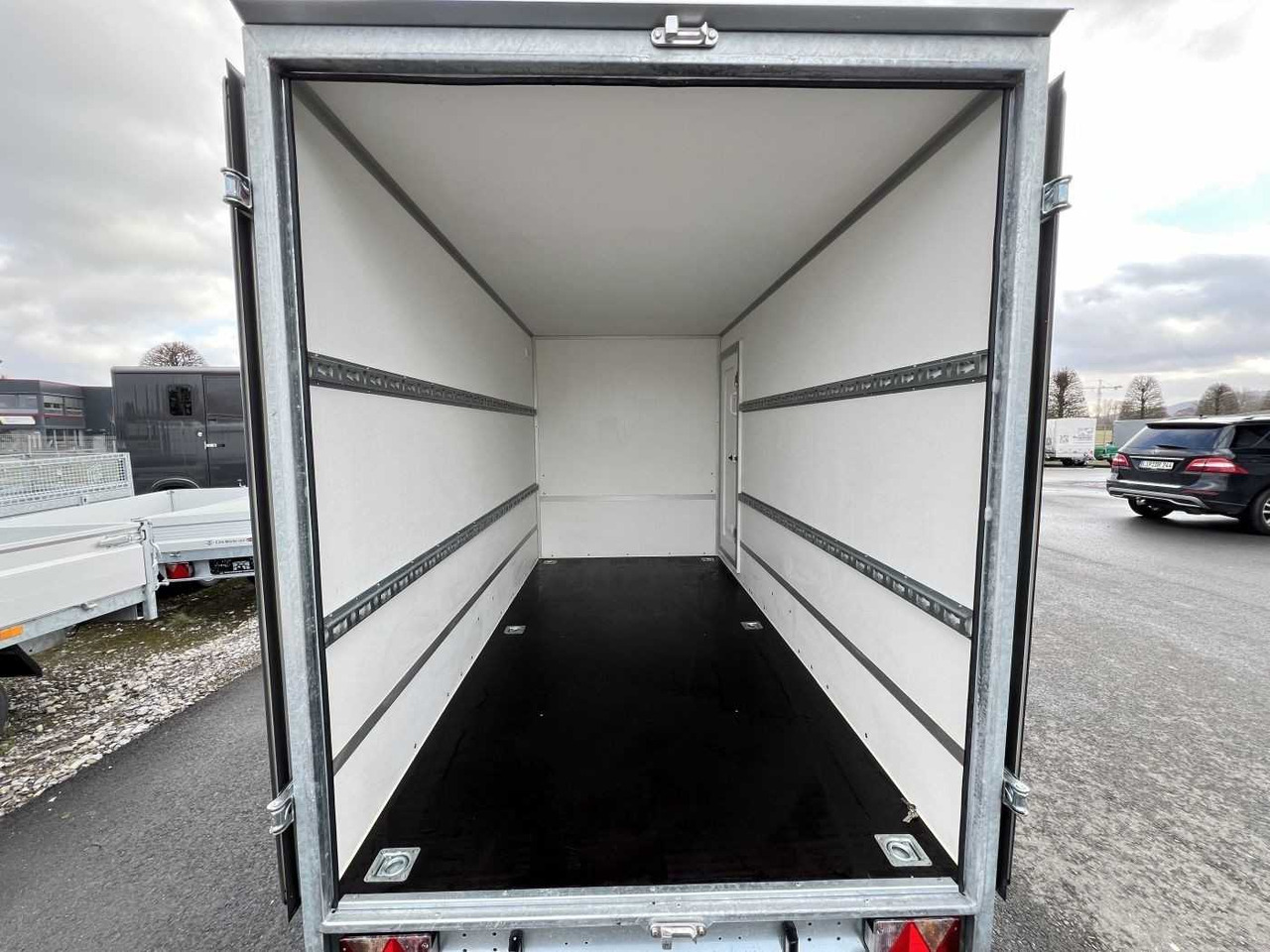 BLYSS F1330HD Seitentür Kofferanhänger - بصندوق مغلق مقطورة: صور 4 BLYSS F1330HD Seitentür Kofferanhänger - بصندوق مغلق مقطورة: صور 4