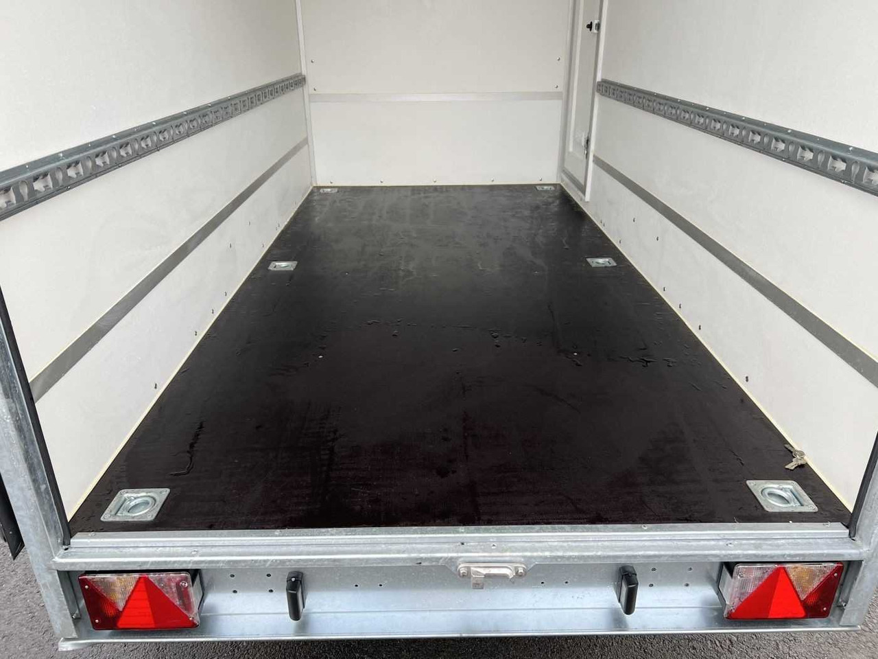 BLYSS F1330HD Seitentür Kofferanhänger - بصندوق مغلق مقطورة: صور 5 BLYSS F1330HD Seitentür Kofferanhänger - بصندوق مغلق مقطورة: صور 5