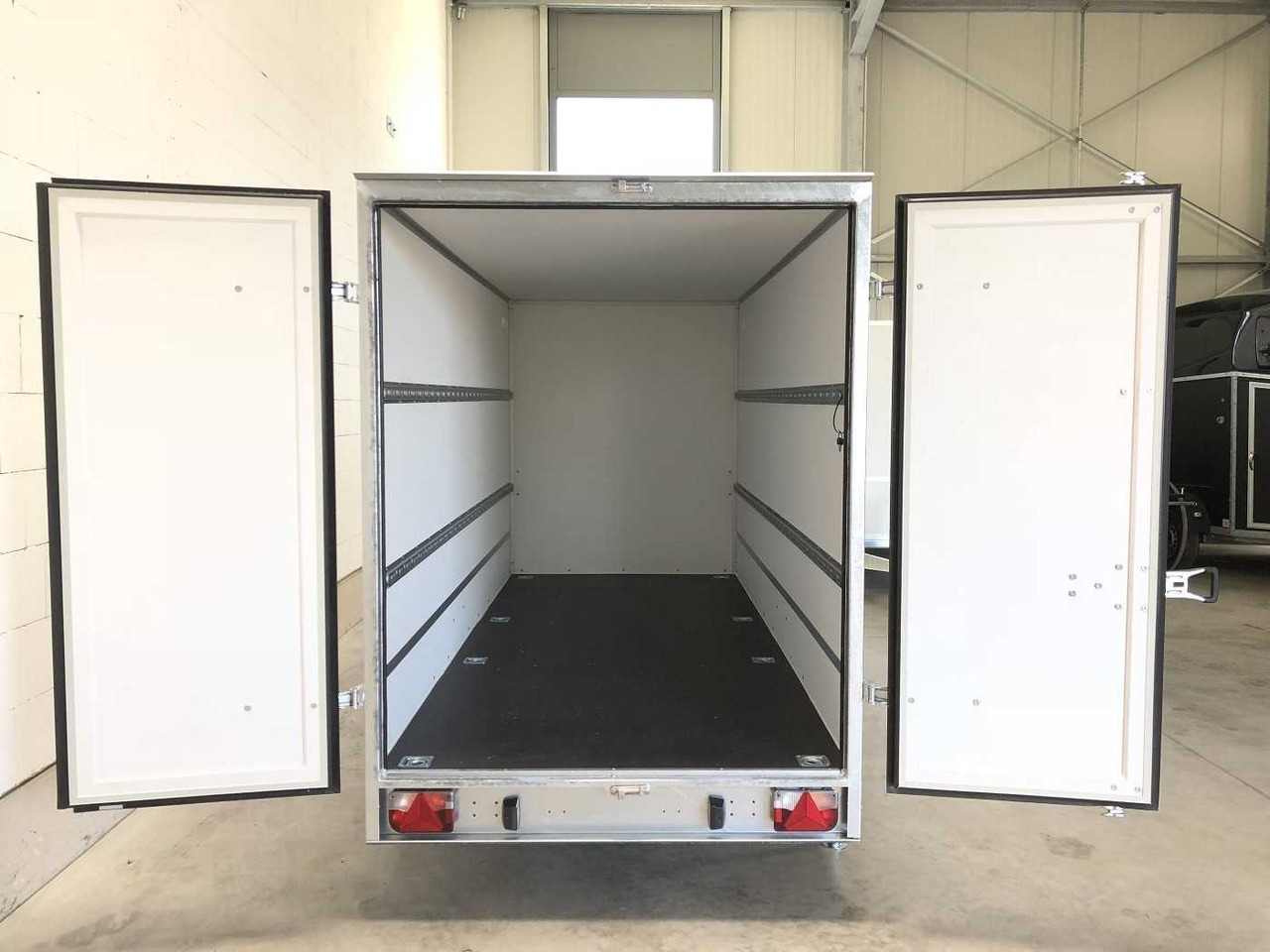 BLYSS F1336HD Kofferanhänger - بصندوق مغلق مقطورة: صور 5 BLYSS F1336HD Kofferanhänger - بصندوق مغلق مقطورة: صور 5