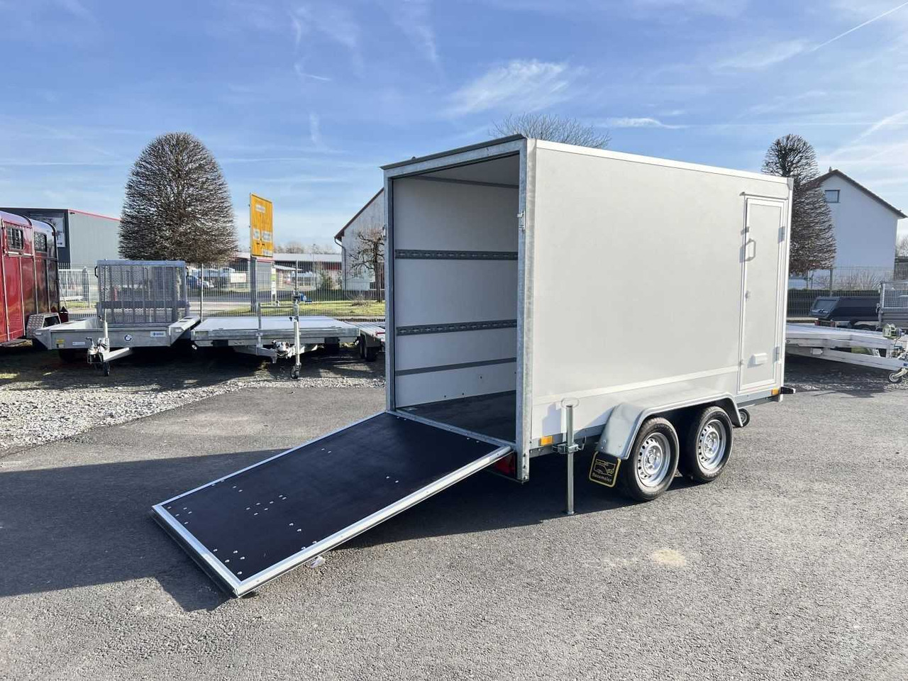 BLYSS F2030HTD Rampe + Seitentür Kofferanhänger - بصندوق مغلق مقطورة: صور 3 BLYSS F2030HTD Rampe + Seitentür Kofferanhänger - بصندوق مغلق مقطورة: صور 3