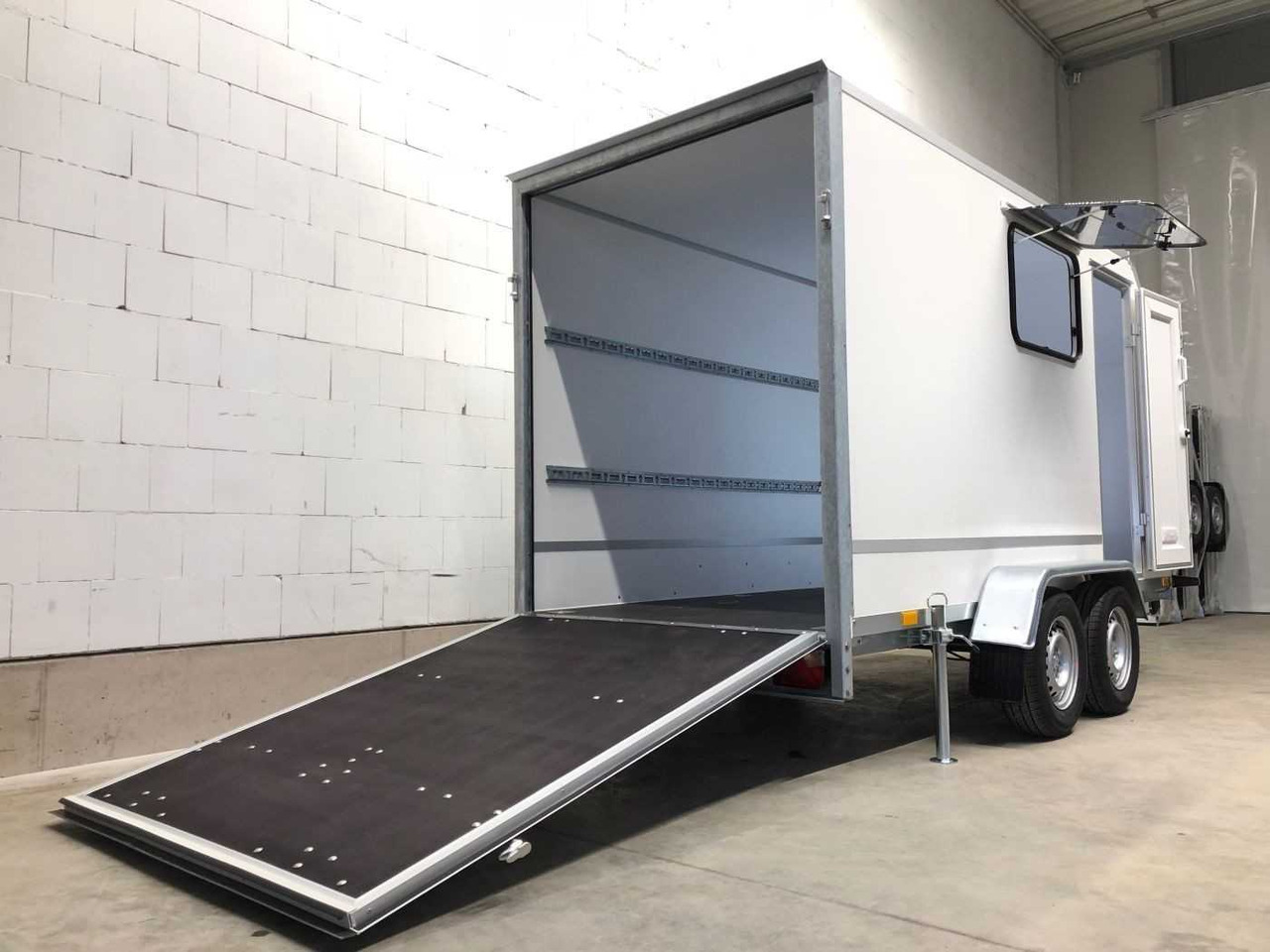 BLYSS F2036HTD Ram.,Tür, Fenst.,Aero Kofferanhänger - مقطورة دراجة نارية: صور 4 BLYSS F2036HTD Ram.,Tür, Fenst.,Aero Kofferanhänger - مقطورة دراجة نارية: صور 4