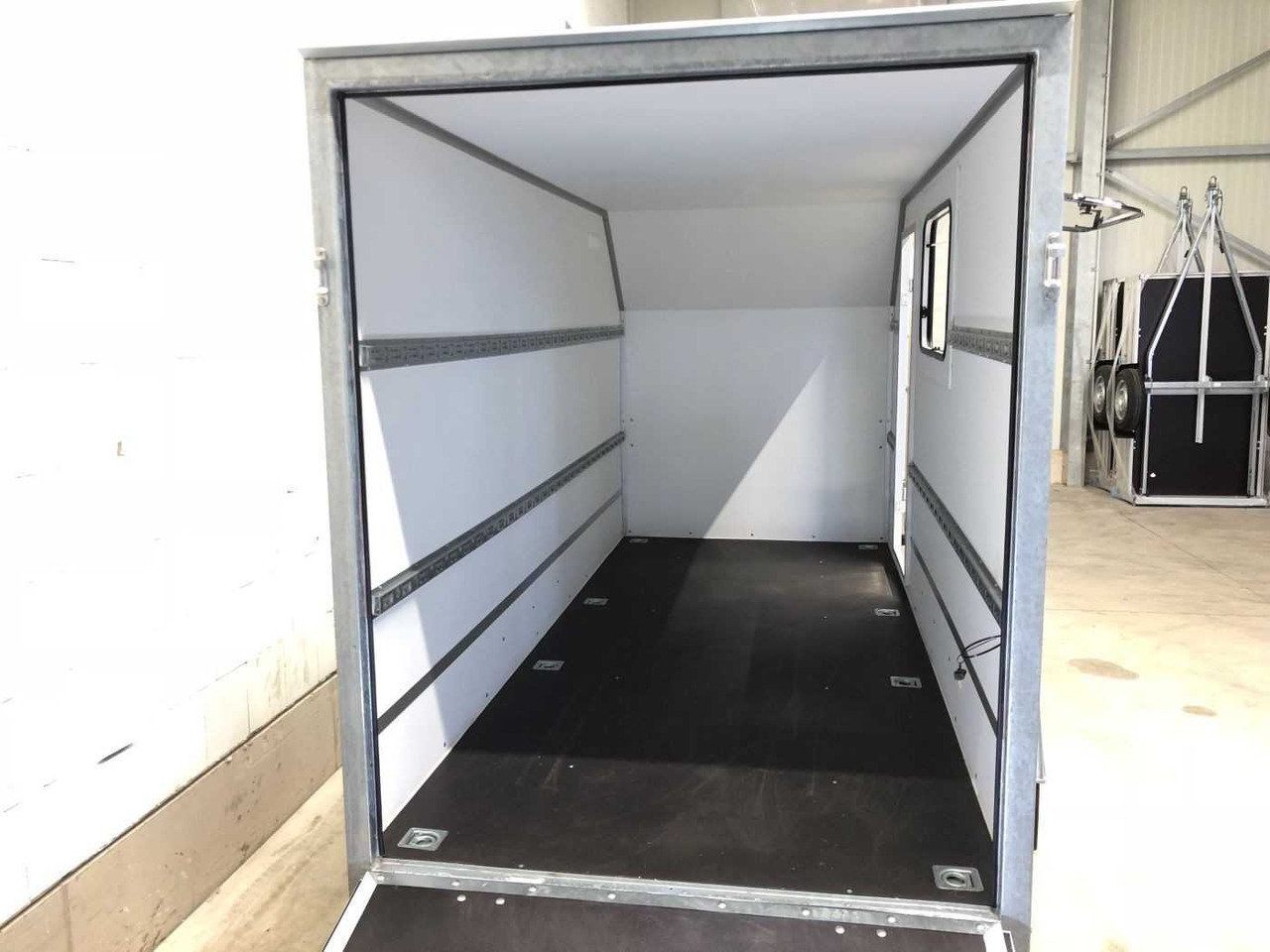 BLYSS F2036HTD Ram.,Tür, Fenst.,Aero Kofferanhänger - مقطورة دراجة نارية: صور 5 BLYSS F2036HTD Ram.,Tür, Fenst.,Aero Kofferanhänger - مقطورة دراجة نارية: صور 5