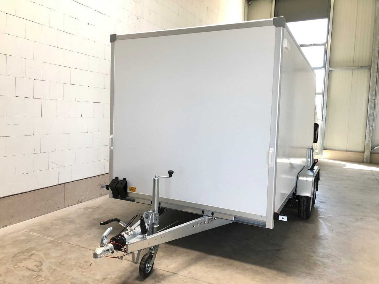 BLYSS F2741HT Rampe Kofferanhänger - بصندوق مغلق مقطورة: صور 3 BLYSS F2741HT Rampe Kofferanhänger - بصندوق مغلق مقطورة: صور 3