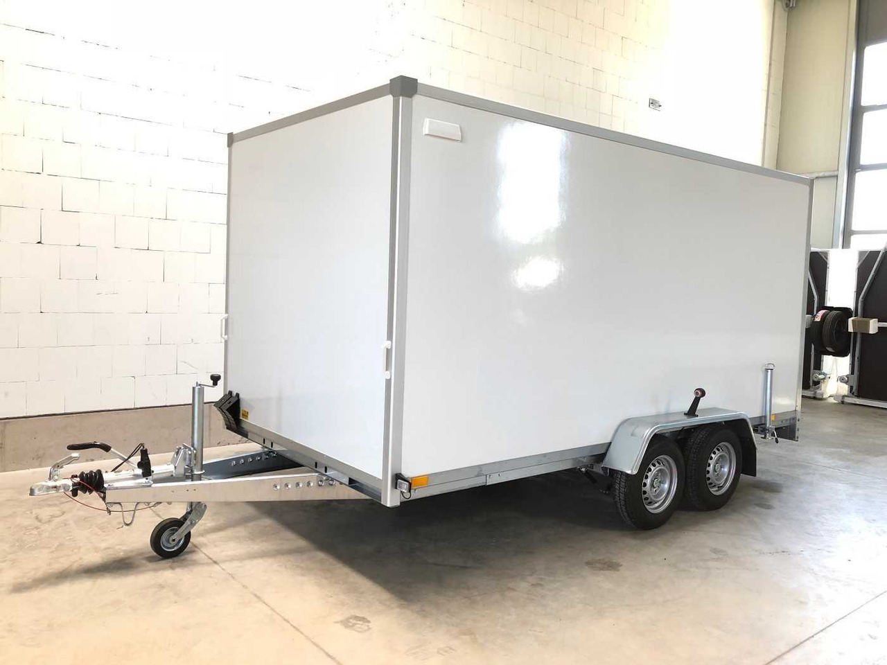 BLYSS F2741HT Rampe Kofferanhänger - بصندوق مغلق مقطورة: صور 2 BLYSS F2741HT Rampe Kofferanhänger - بصندوق مغلق مقطورة: صور 2