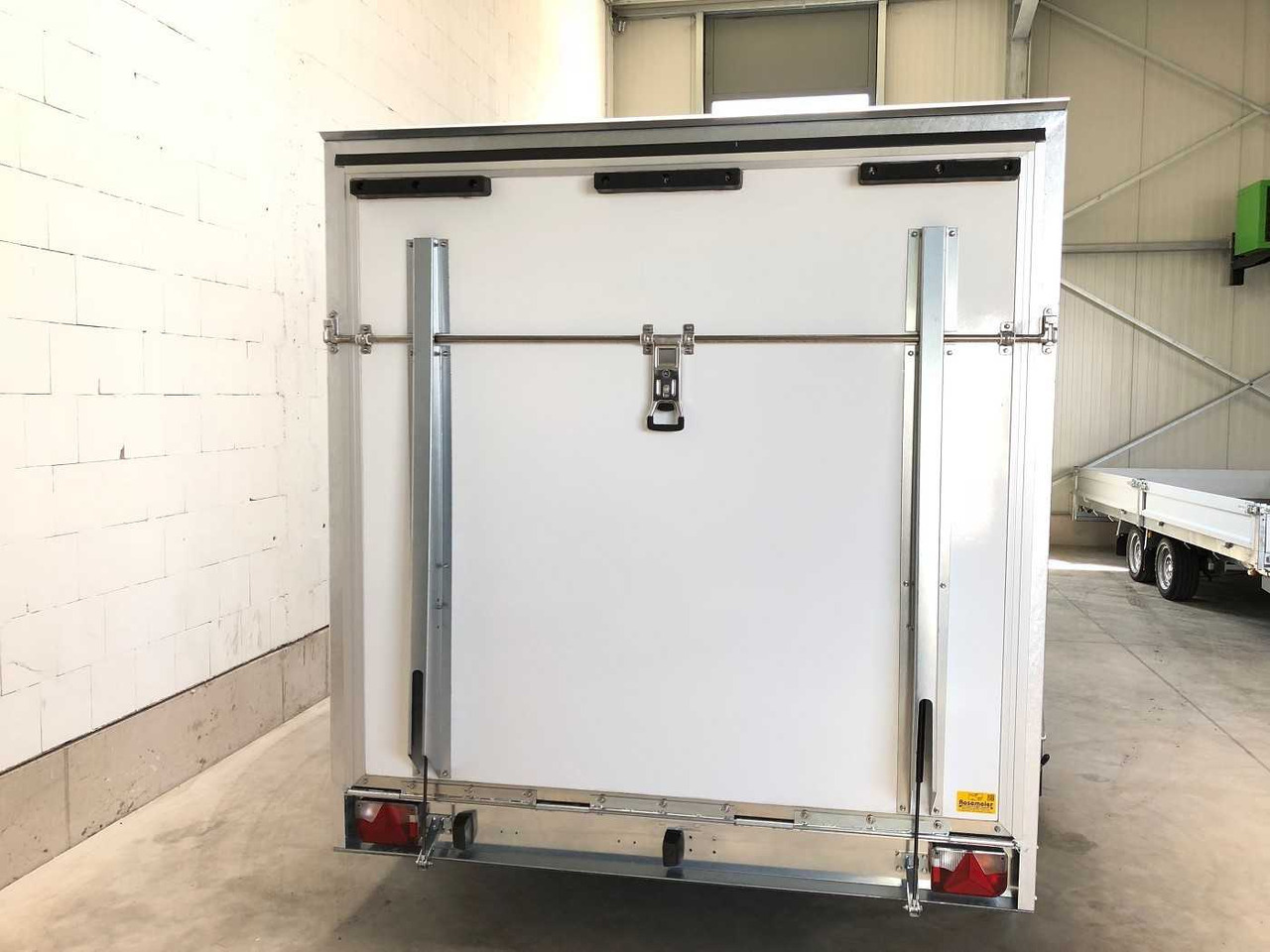 BLYSS F2741HT Rampe Kofferanhänger - بصندوق مغلق مقطورة: صور 4 BLYSS F2741HT Rampe Kofferanhänger - بصندوق مغلق مقطورة: صور 4