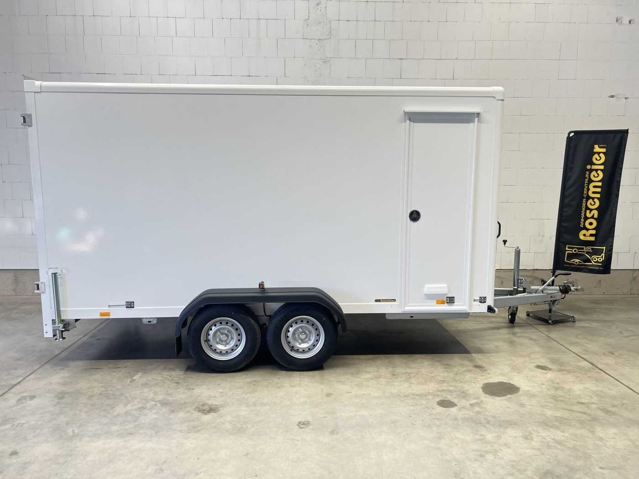 BLYSS FS2740/200HTL Seitentür Kofferanhänger - بصندوق مغلق مقطورة: صور 2 BLYSS FS2740/200HTL Seitentür Kofferanhänger - بصندوق مغلق مقطورة: صور 2
