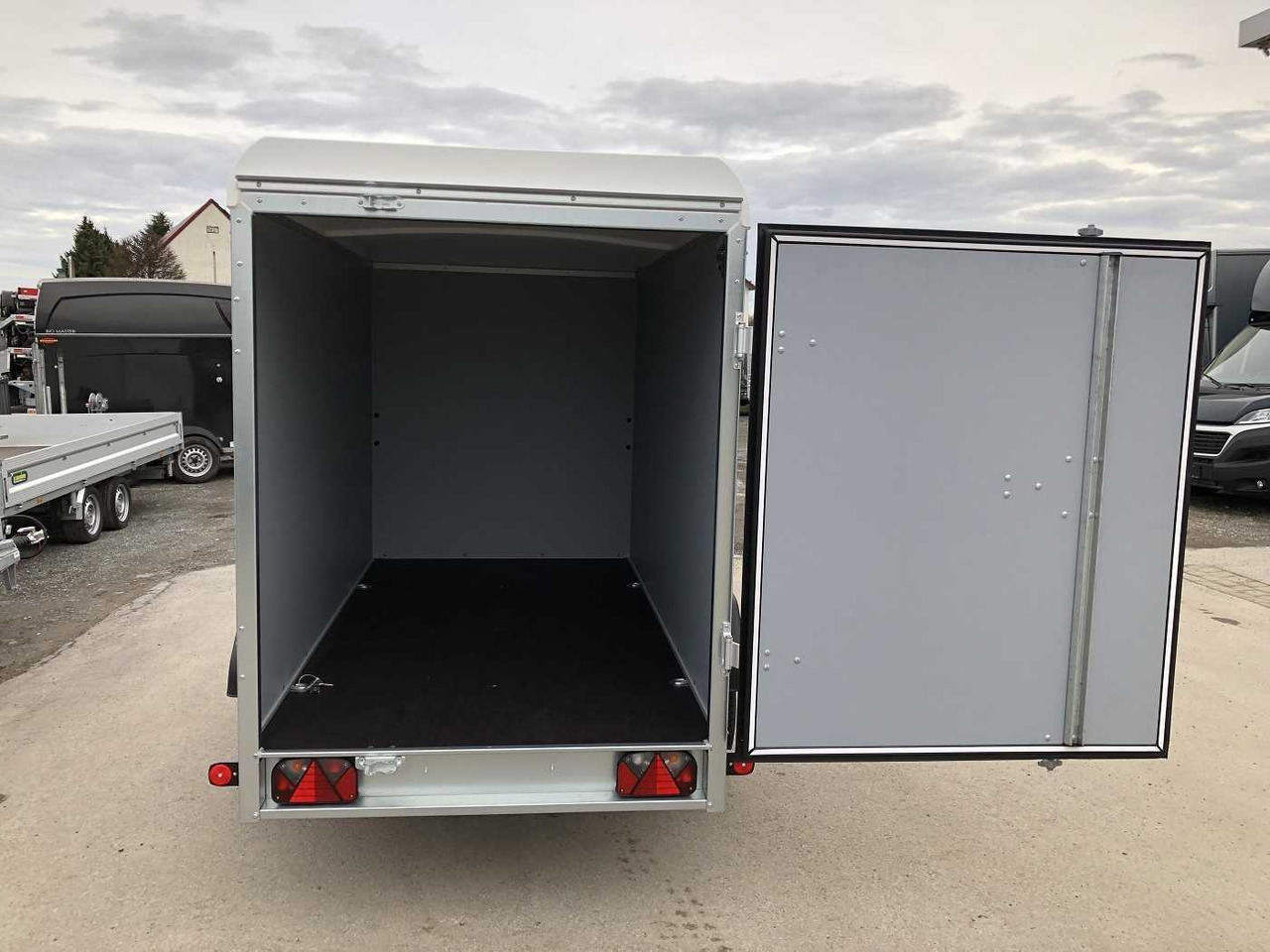 BOECKMANN KT 2513/135 Eco XXL Kofferanhänger - بصندوق مغلق مقطورة: صور 4 BOECKMANN KT 2513/135 Eco XXL Kofferanhänger - بصندوق مغلق مقطورة: صور 4