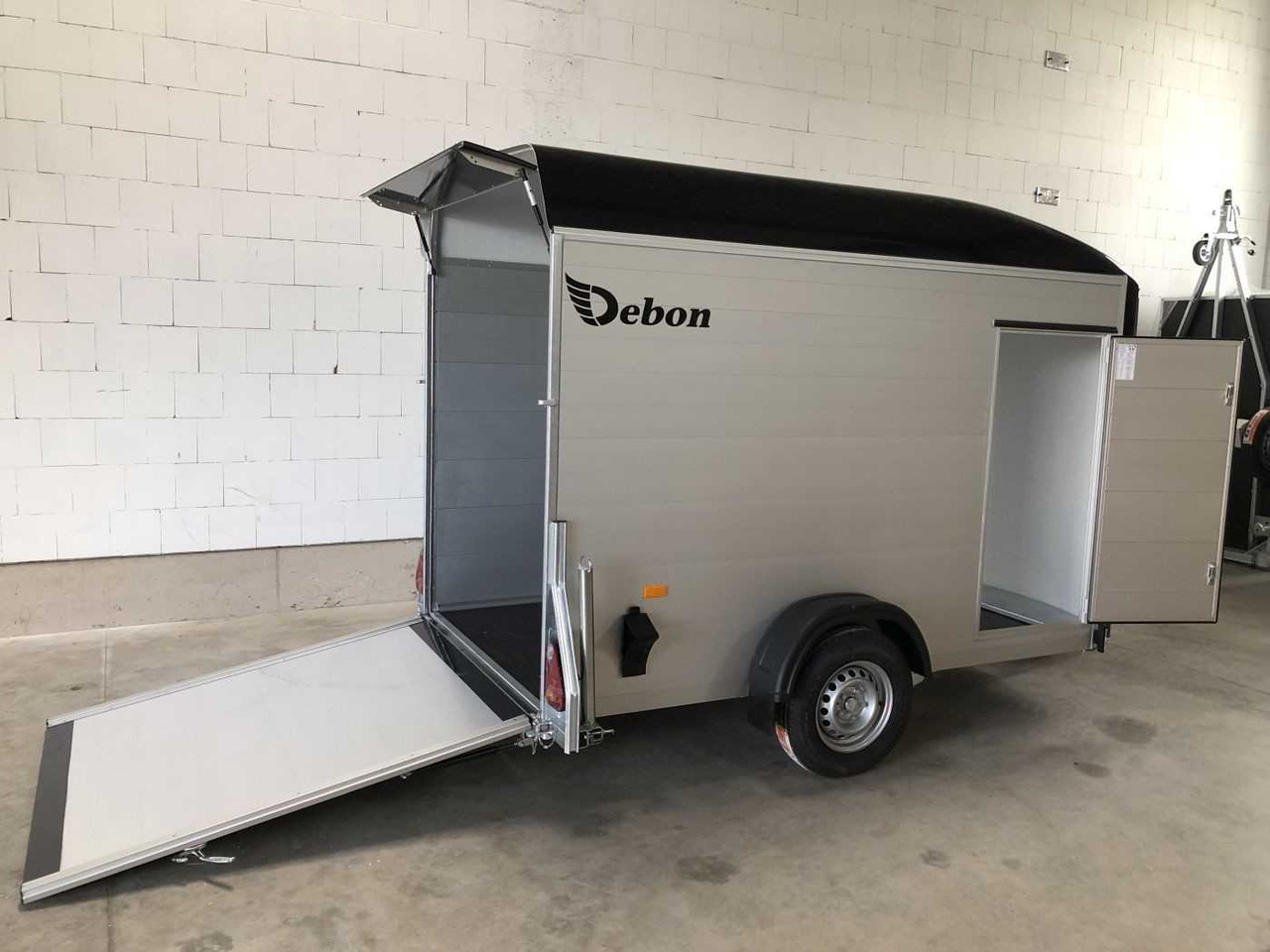 CHEVAL LIBERTE DEBON C300 Roadster Kofferanhänger - مقطورة دراجة نارية: صور 5 CHEVAL LIBERTE DEBON C300 Roadster Kofferanhänger - مقطورة دراجة نارية: صور 5