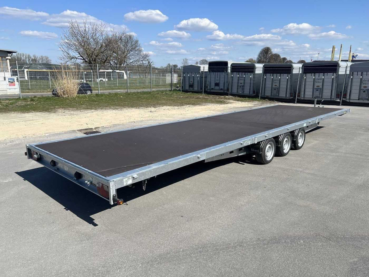 EDUARD 8524-5-POV-3563 Tridem Hochlader - مقطورات السيارات: صور 3 EDUARD 8524-5-POV-3563 Tridem Hochlader - مقطورات السيارات: صور 3