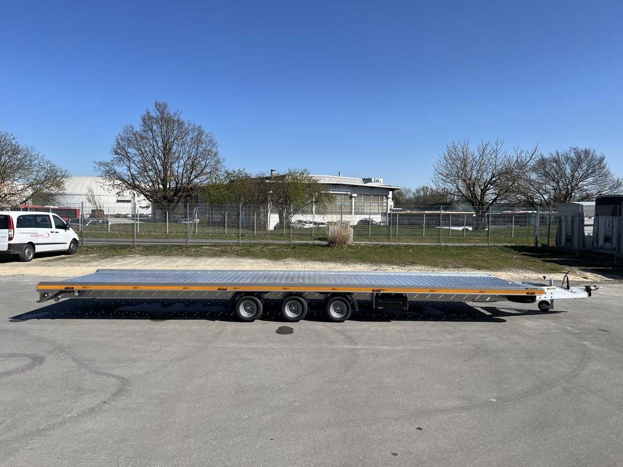 GROMEX L3-3500-8.42 Autotransporter - شاحنة نقل سيارات مقطورة: صور 2 GROMEX L3-3500-8.42 Autotransporter - شاحنة نقل سيارات مقطورة: صور 2
