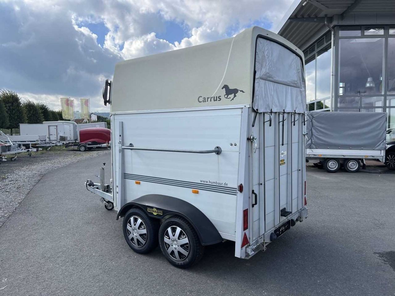 HUMBAUR HP 2000 Pferdeanhänger - مقطورات السيارات: صور 5 HUMBAUR HP 2000 Pferdeanhänger - مقطورات السيارات: صور 5