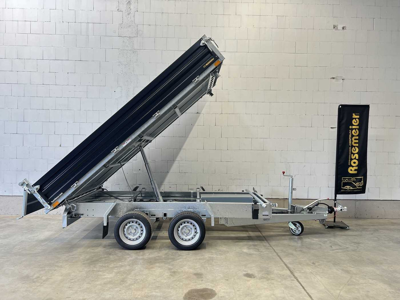 HUMBAUR HTK 3500.31 Stahl Black Dreiseitenkipper - قلابة مقطورة: صور 1 HUMBAUR HTK 3500.31 Stahl Black Dreiseitenkipper - قلابة مقطورة: صور 1