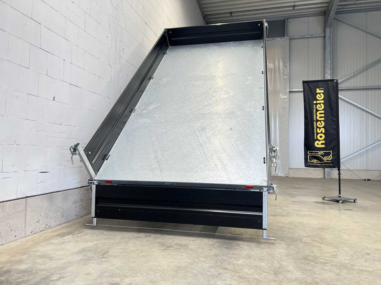HUMBAUR HTK 3500.37 Stahl Black Dreiseitenkipper - قلابة مقطورة: صور 4 HUMBAUR HTK 3500.37 Stahl Black Dreiseitenkipper - قلابة مقطورة: صور 4