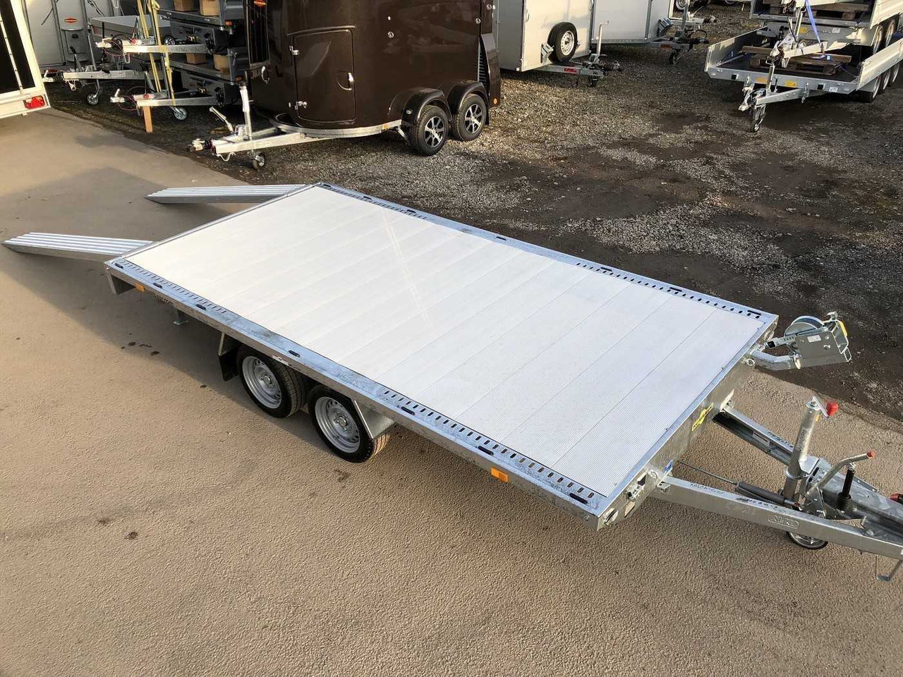 HUMBAUR Universal 3500 Aluboden Universaltransporter - شاحنة نقل سيارات مقطورة: صور 1 HUMBAUR Universal 3500 Aluboden Universaltransporter - شاحنة نقل سيارات مقطورة: صور 1