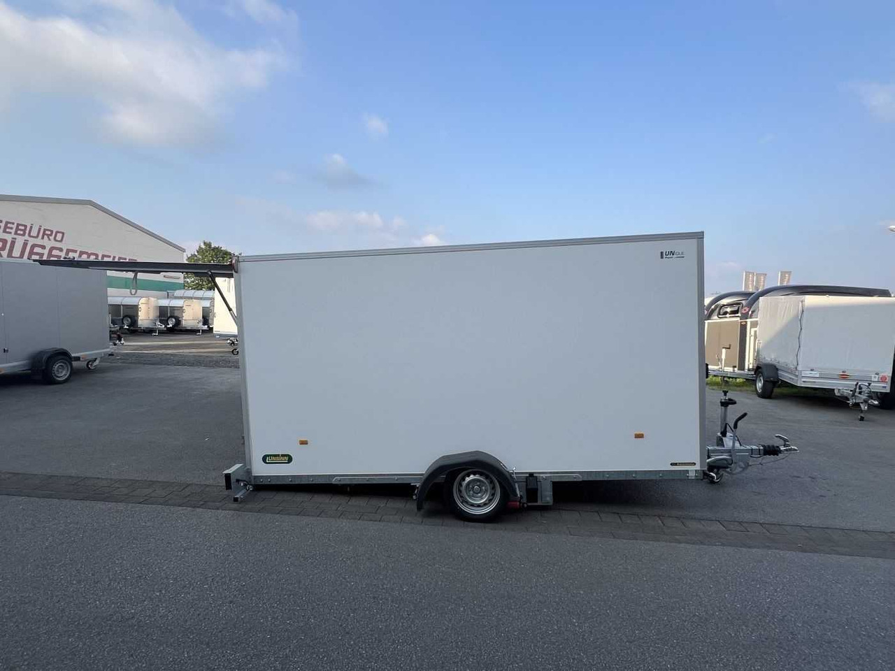 UNSINN UKA 3717-18-13 Absenk Kofferanhänger - بصندوق مغلق مقطورة: صور 2 UNSINN UKA 3717-18-13 Absenk Kofferanhänger - بصندوق مغلق مقطورة: صور 2