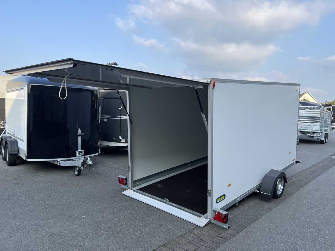 UNSINN UKA 3717-18-13 Absenk Kofferanhänger - بصندوق مغلق مقطورة: صور 3 UNSINN UKA 3717-18-13 Absenk Kofferanhänger - بصندوق مغلق مقطورة: صور 3