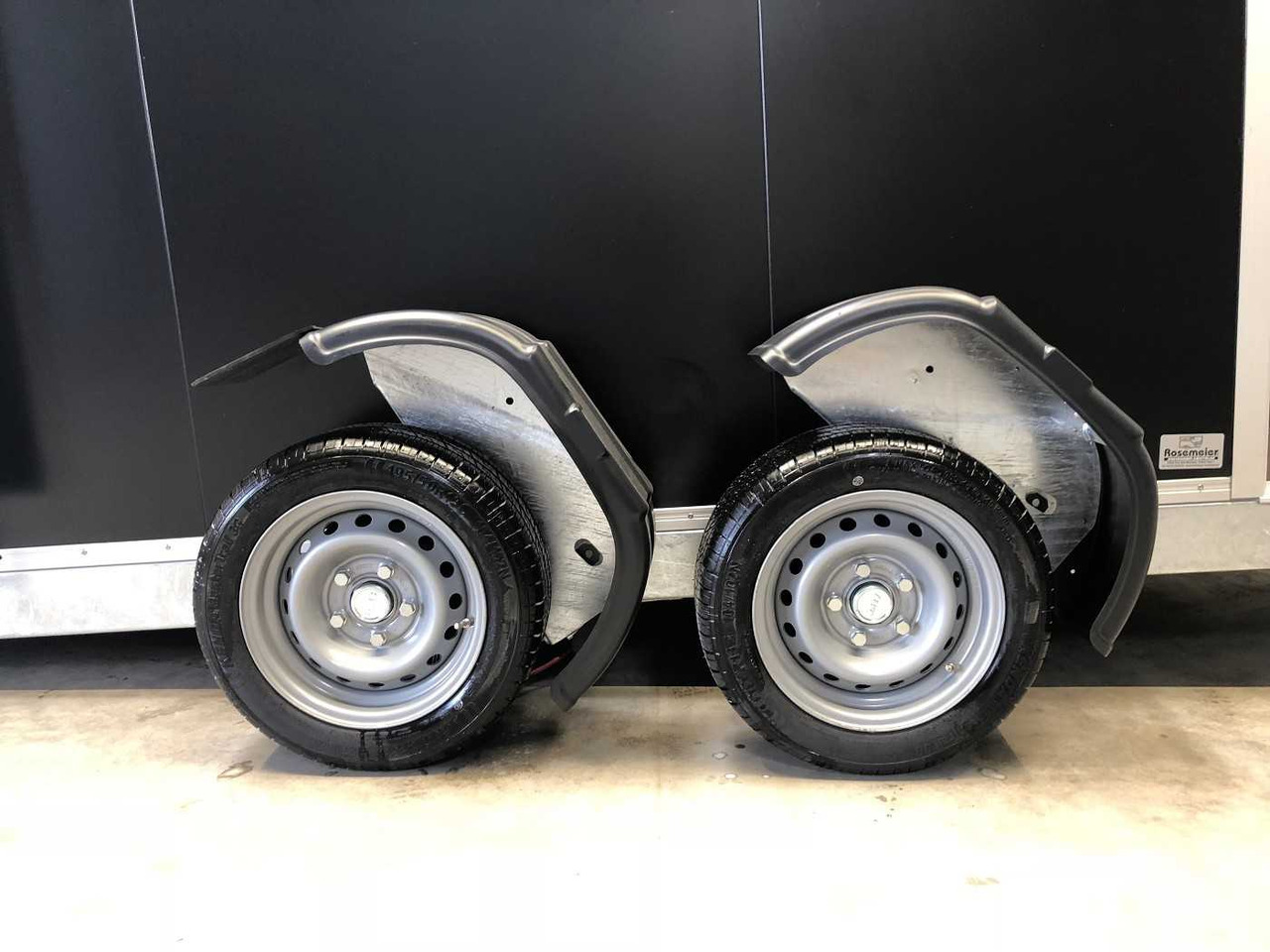 بصندوق مغلق مقطورة جديد VEZEKO Husky FB K 35.40 SP EP Tür Kofferanhänger Absenker: صور 20