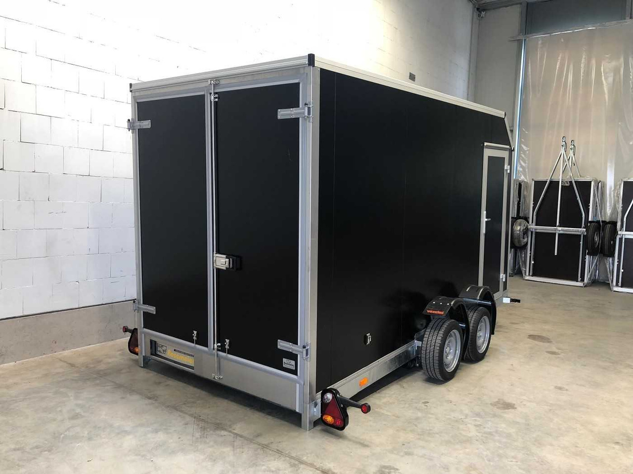 بصندوق مغلق مقطورة جديد VEZEKO Husky FB K 35.40 SP EP Tür Kofferanhänger Absenker: صور 16