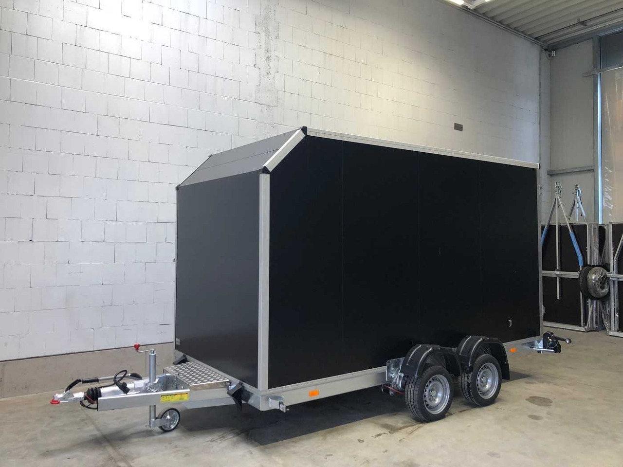 بصندوق مغلق مقطورة جديد VEZEKO Husky FB K 35.40 SP EP Tür Kofferanhänger Absenker: صور 17