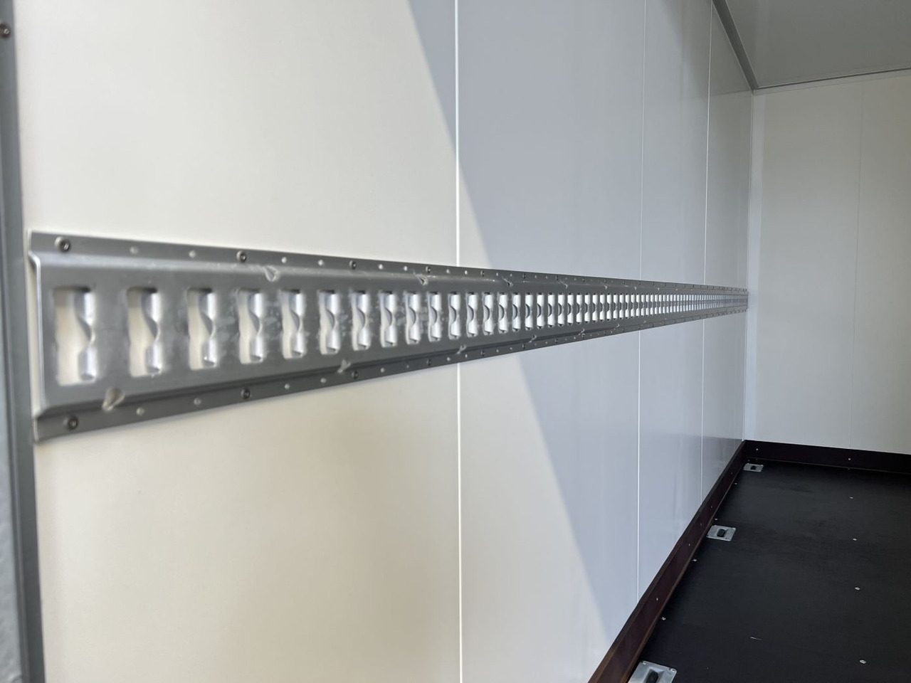 بصندوق مغلق مقطورة جديد VEZEKO TK D 27.40 Flügeltüren+Seitenk Kofferanhänger Promotionanhänger: صور 13