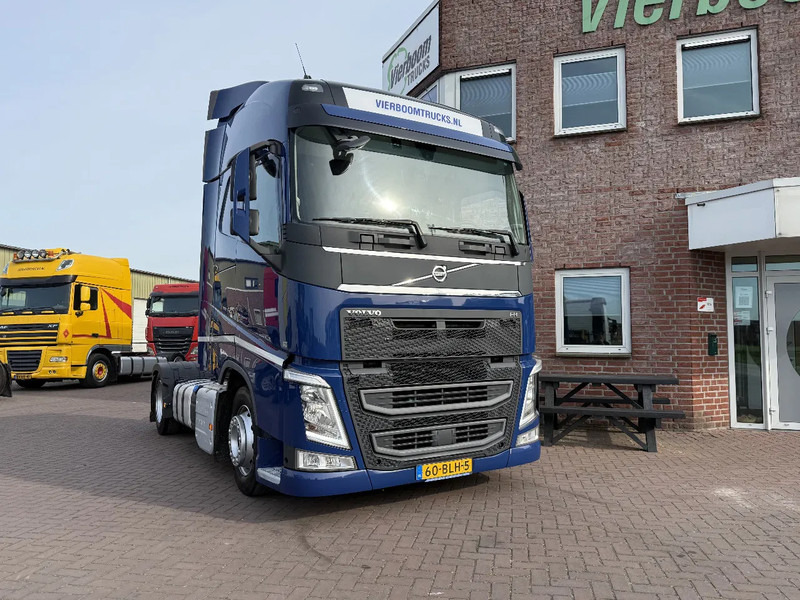 Volvo FH FH420 Globetrotter lowdeck / 2x tank / acc / Volvo Service / Top condition NL Truck - شاحنة جرار: صور 1 Volvo FH FH420 Globetrotter lowdeck / 2x tank / acc / Volvo Service / Top condition NL Truck - شاحنة جرار: صور 1