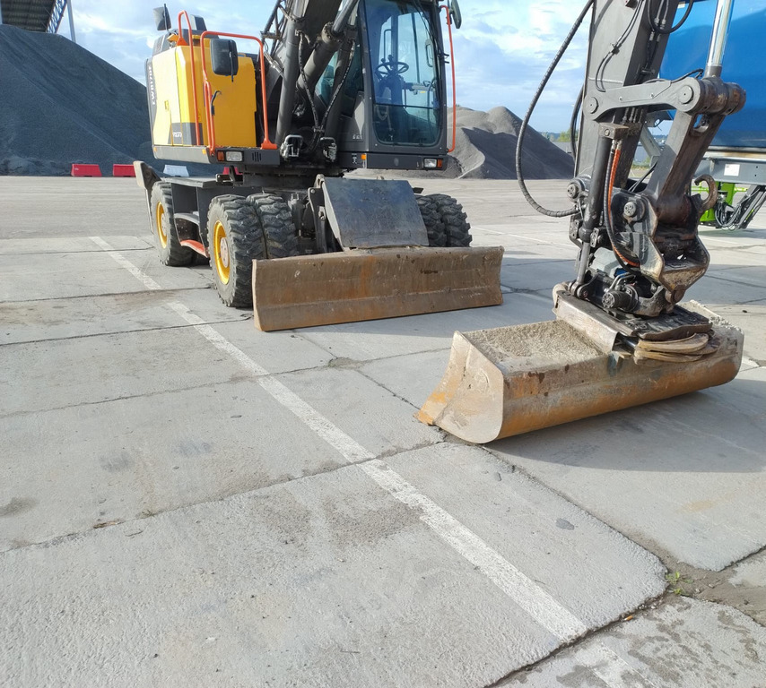 VOLVO EWR170E - حفارة على عجلات: صور 4 VOLVO EWR170E - حفارة على عجلات: صور 4