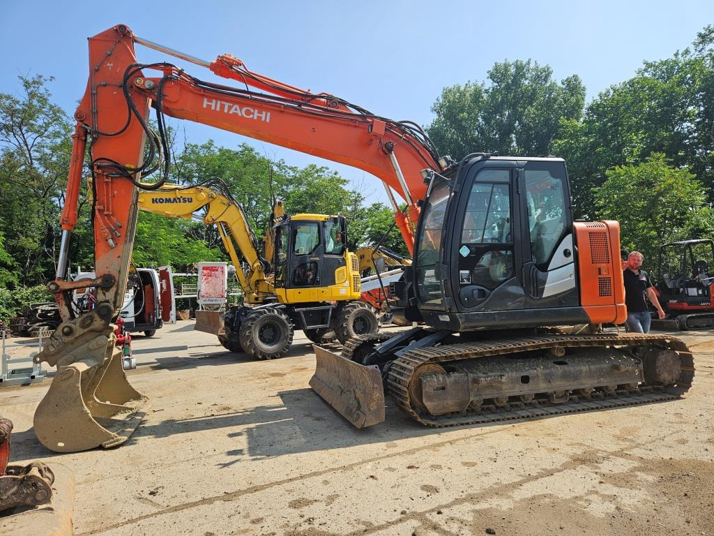 HITACHI ZX 135 US - حفارات زحافة: صور 2 HITACHI ZX 135 US - حفارات زحافة: صور 2