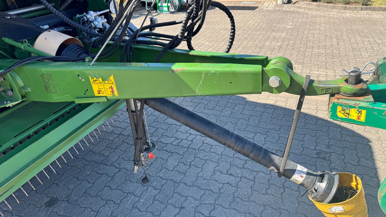 Krone Comprima V 150 XC Tandem - معدة تغليف البالات: صور 3 Krone Comprima V 150 XC Tandem - معدة تغليف البالات: صور 3