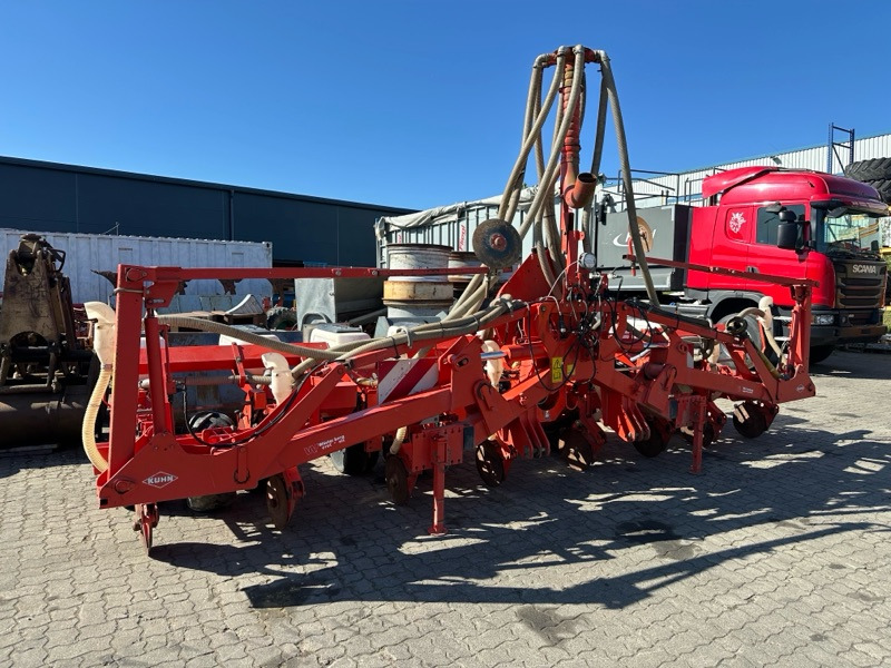 Kuhn Maxima 8 Reihen - معدات بذار: صور 1 Kuhn Maxima 8 Reihen - معدات بذار: صور 1