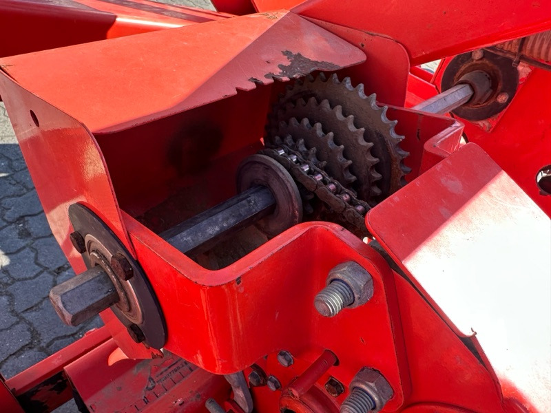 Kuhn Maxima 8 Reihen - معدات بذار: صور 3 Kuhn Maxima 8 Reihen - معدات بذار: صور 3