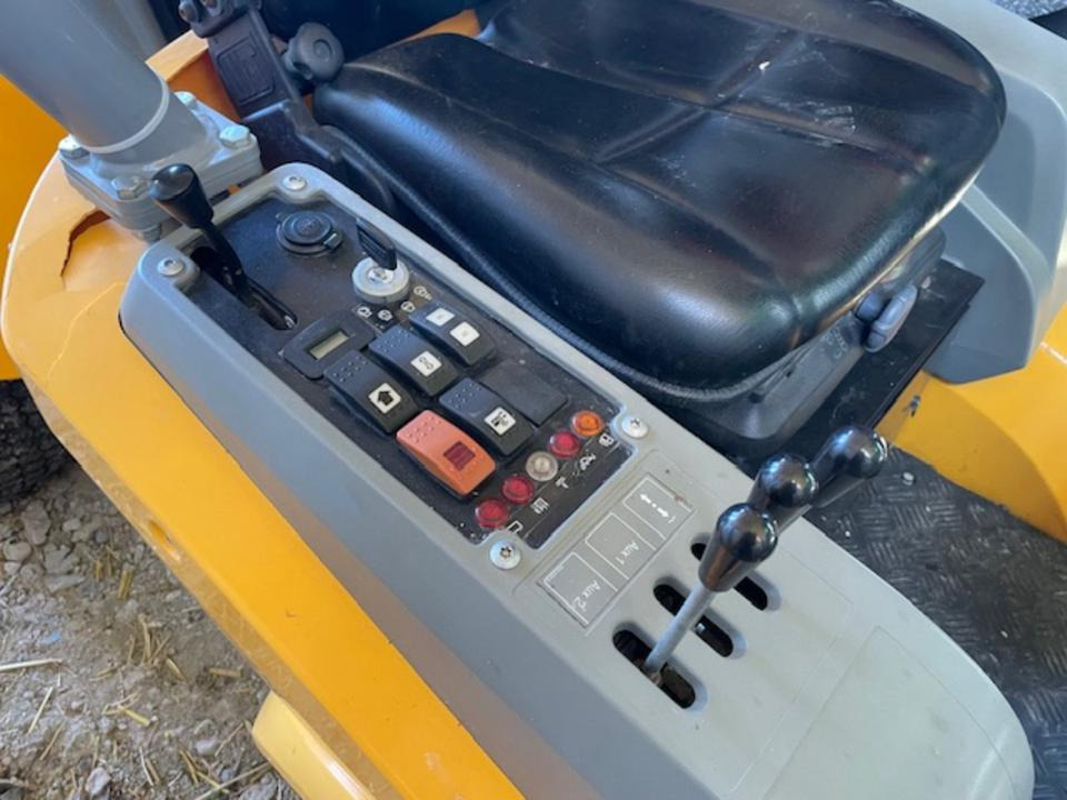 Stiga Titan 26H Diesel-Aufsitzrasenmäher mit Frontmähwerk - جزازة المروج: صور 5 Stiga Titan 26H Diesel-Aufsitzrasenmäher mit Frontmähwerk - جزازة المروج: صور 5