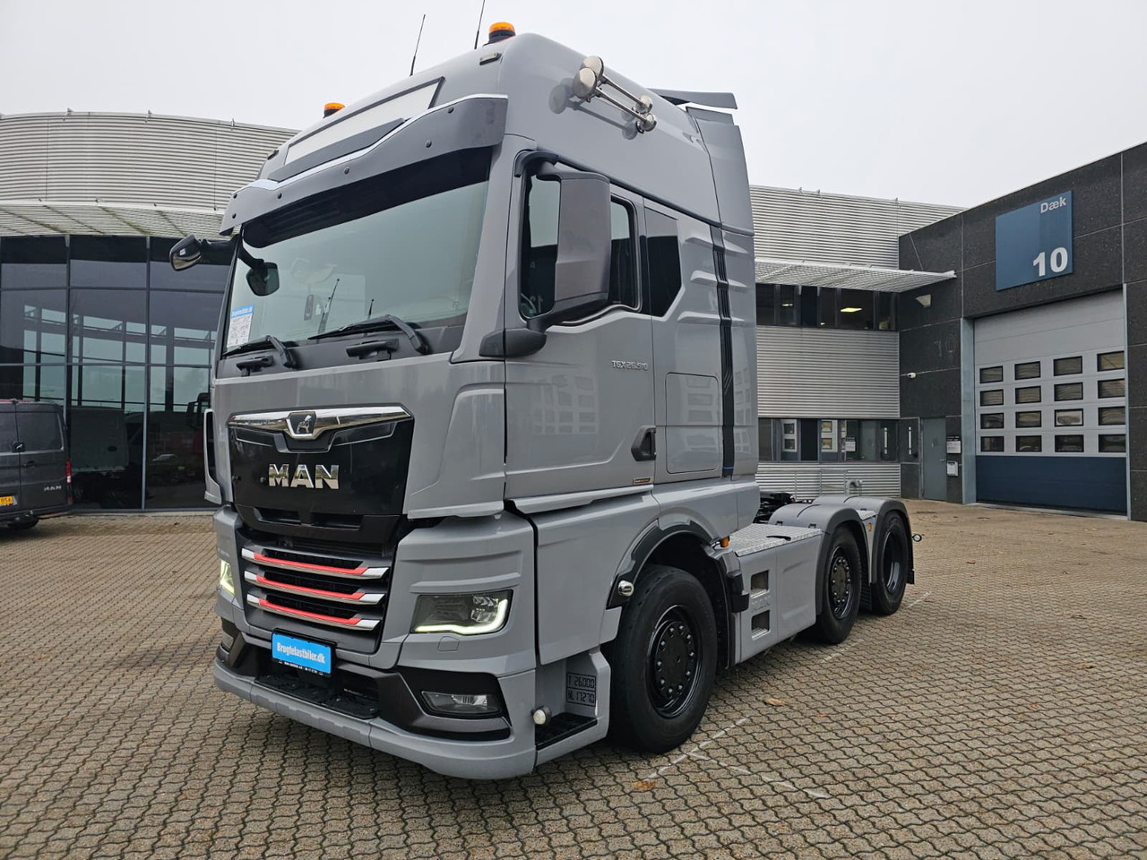 MAN TGX 26.510 6x2-2 Individual Lion S - شاحنة جرار: صور 1 MAN TGX 26.510 6x2-2 Individual Lion S - شاحنة جرار: صور 1