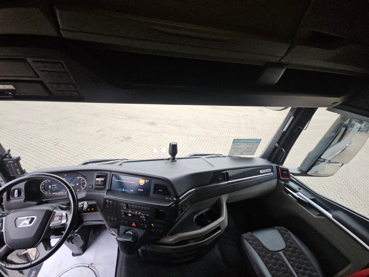 MAN TGX 26.510 6x2-2 Individual Lion S - شاحنة جرار: صور 5 MAN TGX 26.510 6x2-2 Individual Lion S - شاحنة جرار: صور 5