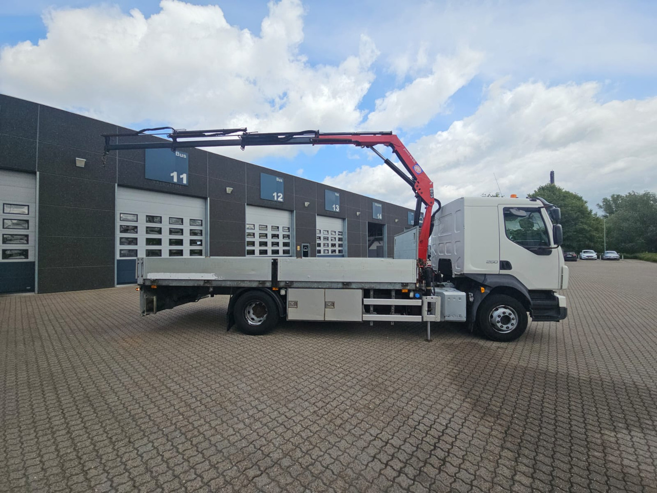 Volvo FL250 - شاحنات مسطحة, شاحنة كرين: صور 3 Volvo FL250 - شاحنات مسطحة, شاحنة كرين: صور 3