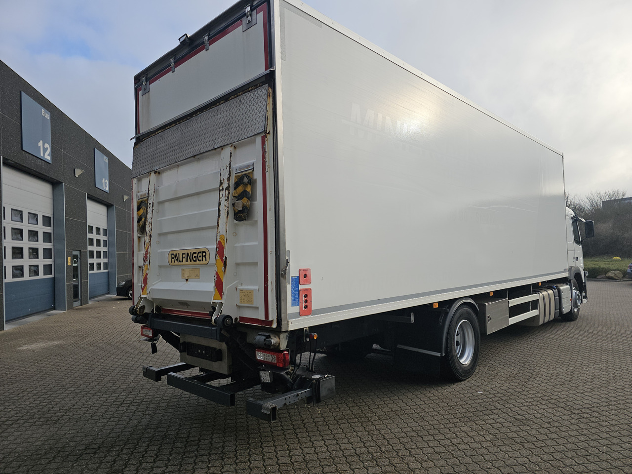 Volvo FM330 - مبردة شاحنة: صور 3 Volvo FM330 - مبردة شاحنة: صور 3