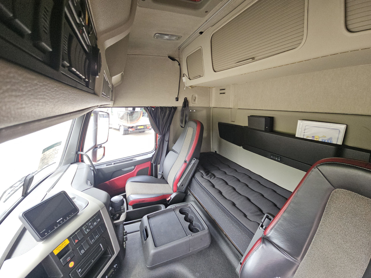 Volvo FM340 - بصندوق مغلق شاحنة: صور 5 Volvo FM340 - بصندوق مغلق شاحنة: صور 5