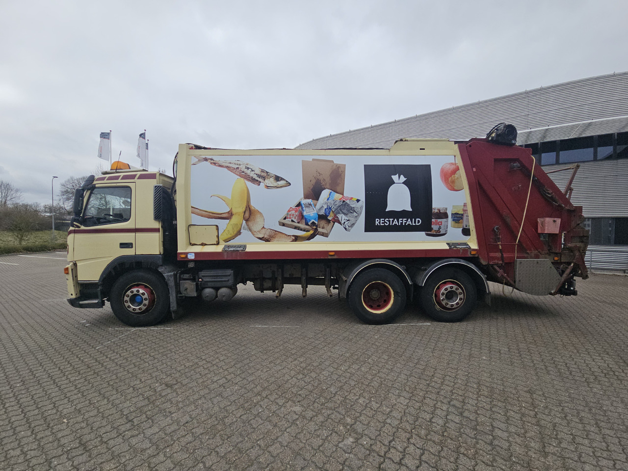 Volvo FM9 6x2 - شاحنة القمامة: صور 3 Volvo FM9 6x2 - شاحنة القمامة: صور 3