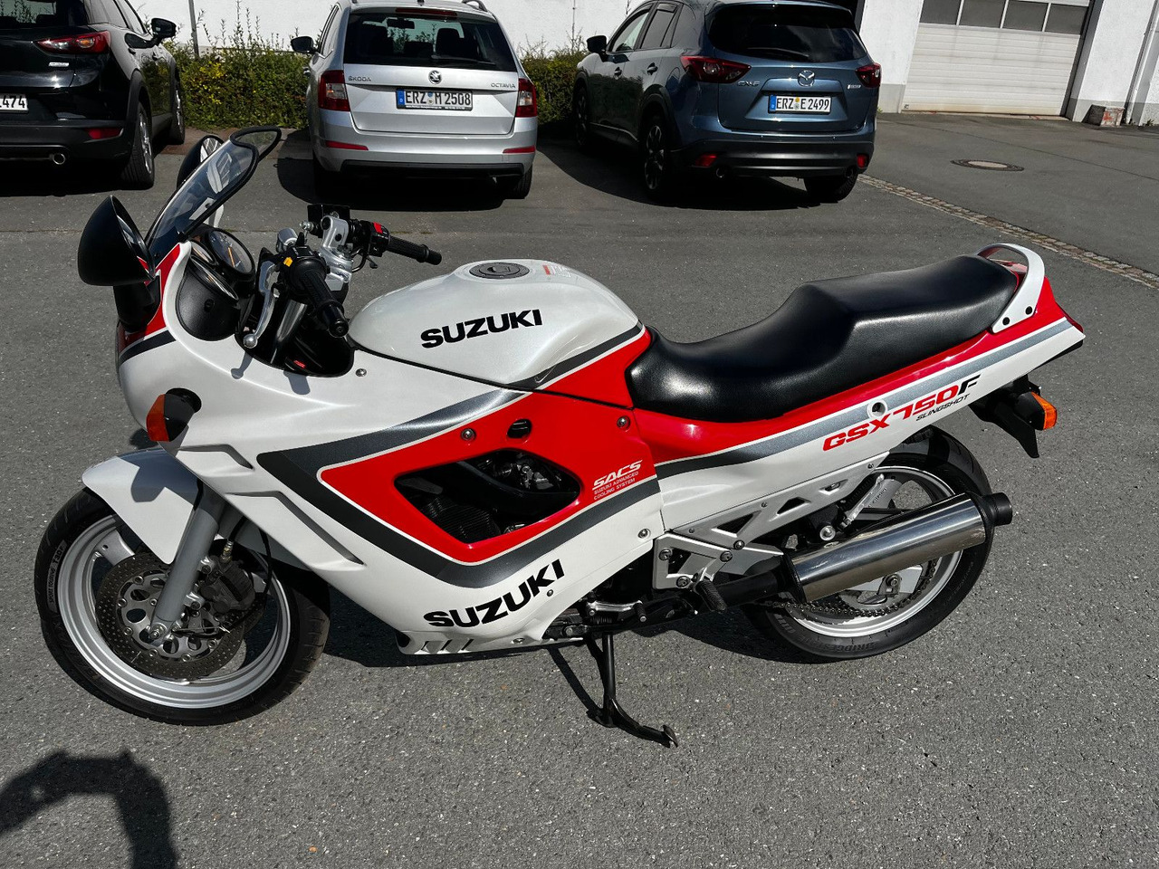 Suzuki GSX 750 - دراجة بخارية: صور 3 Suzuki GSX 750 - دراجة بخارية: صور 3