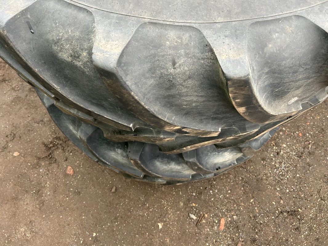 600/70R28   650/85R38 Kompletträder - الإطارات - الآلات والماكينات الزراعية: صور 4 600/70R28   650/85R38 Kompletträder - الإطارات - الآلات والماكينات الزراعية: صور 4