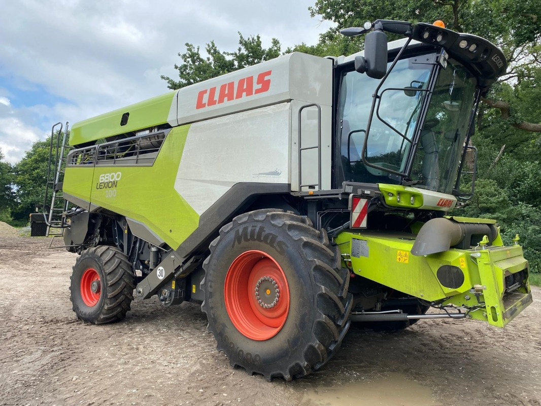 CLAAS Lexion 6800 mit Vario 930 Schneidwerk - حصادة شاملة: صور 1 CLAAS Lexion 6800 mit Vario 930 Schneidwerk - حصادة شاملة: صور 1