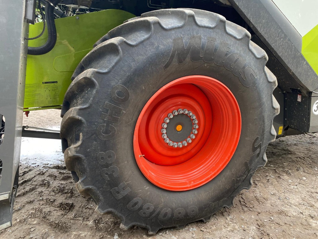 CLAAS Lexion 6800 mit Vario 930 Schneidwerk - حصادة شاملة: صور 3 CLAAS Lexion 6800 mit Vario 930 Schneidwerk - حصادة شاملة: صور 3