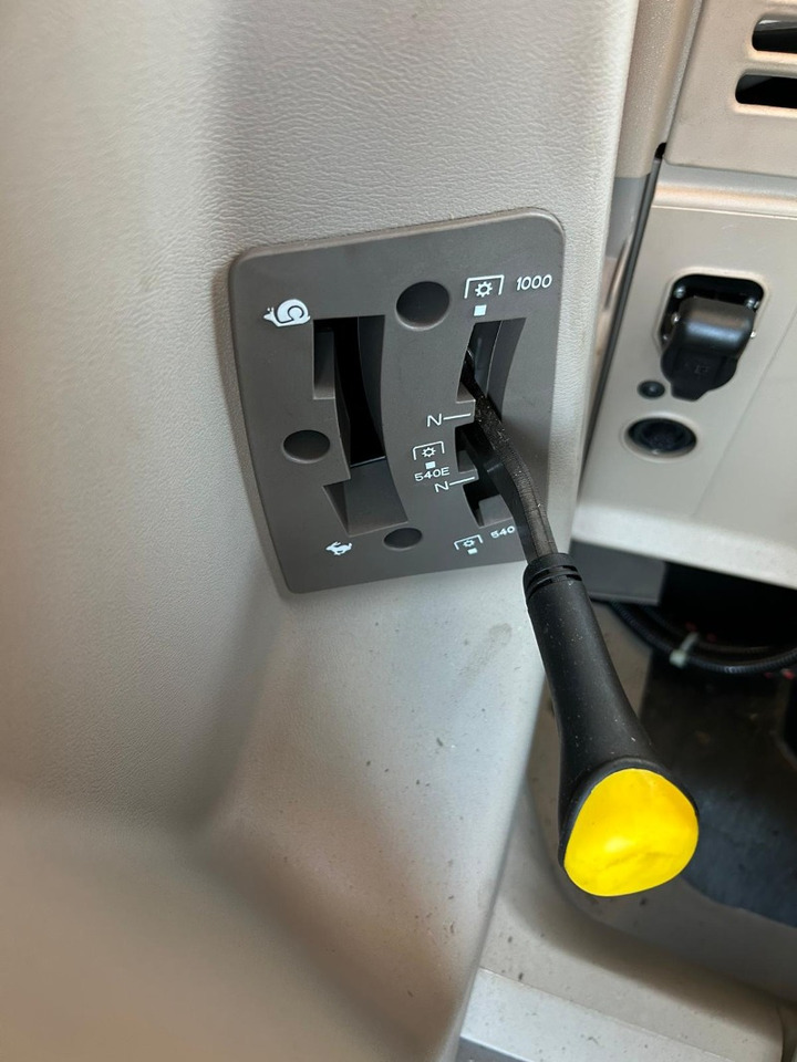 John Deere 6090M **MIETRÜCKLÄUFER** - جرار: صور 5 John Deere 6090M **MIETRÜCKLÄUFER** - جرار: صور 5