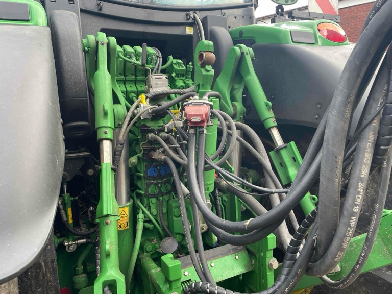 John Deere 6R 250 - جرار: صور 3 John Deere 6R 250 - جرار: صور 3