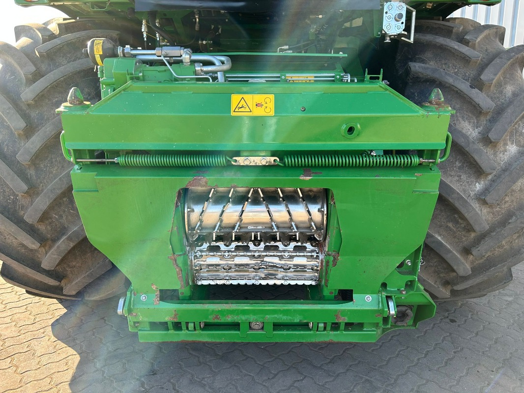 John Deere 8400i - آلة حصاد: صور 5 John Deere 8400i - آلة حصاد: صور 5